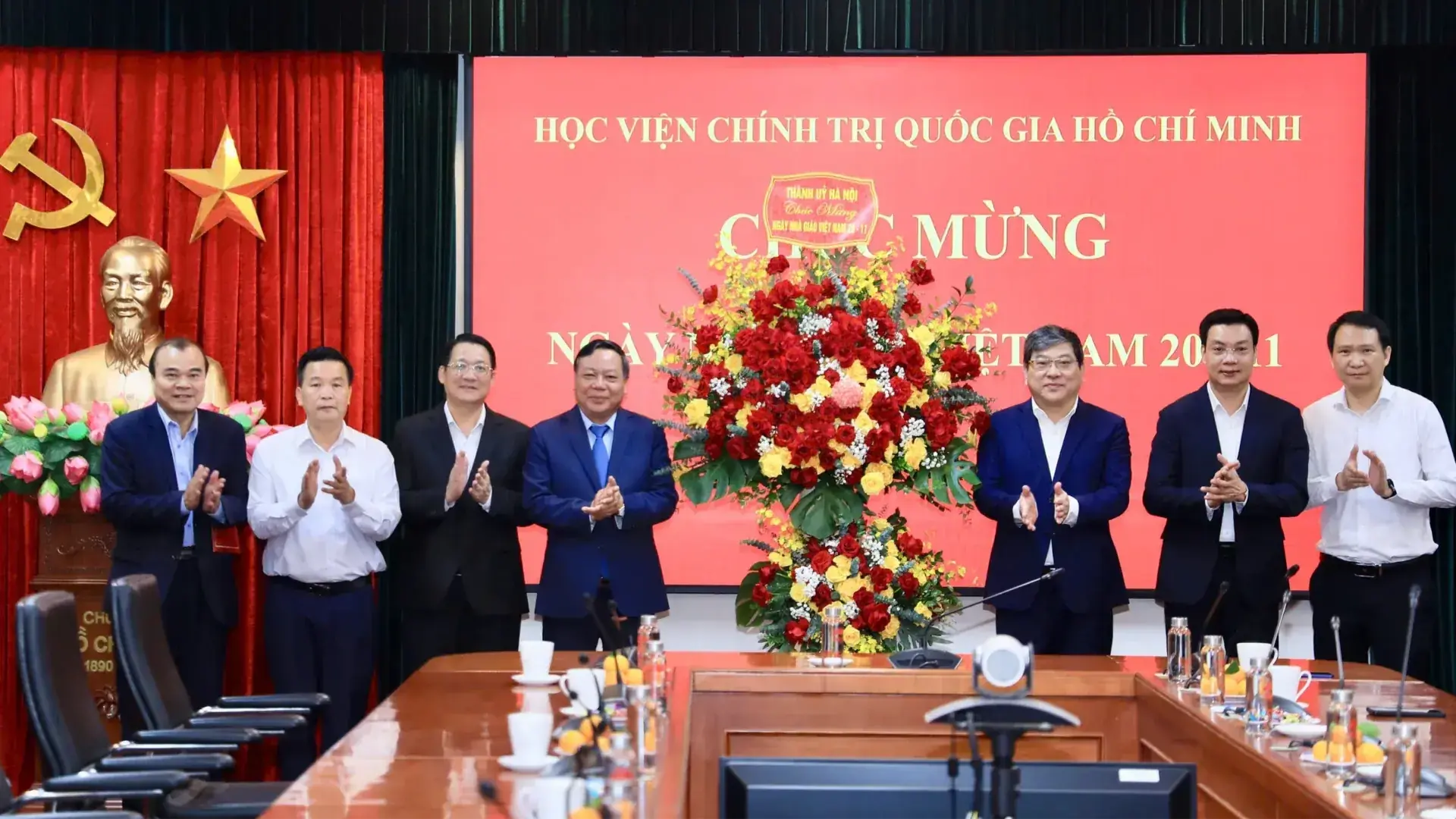 Lãnh đạo TP Hà Nội chúc mừng Ngày Nhà giáo Việt Nam